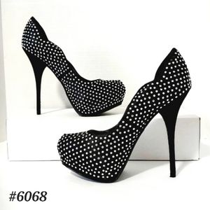 《FINAL》Posh brand >>> black/silver studded platform stilettos 🤍Size 7.5